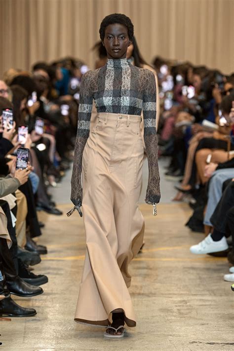 burberry vogue runway|Burberry outfit aesthetic.